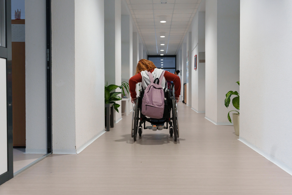 Docente supporta studente in difficoltà